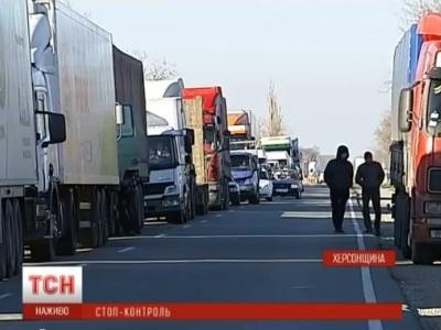 В очередь! Через крымско-украинскую границу пропускают только после полного досмотра (ВИДЕО)
