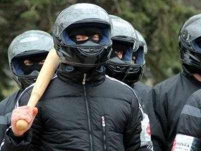 В Донбассе митингующих за единую Украину разогнали "антифашисты" с битами 