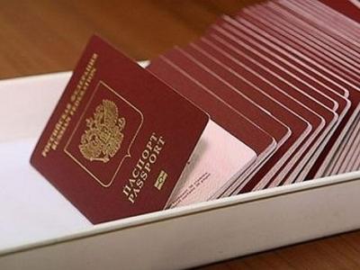 Заявки на получение российского паспорта подали лишь 18 процентов крымчан