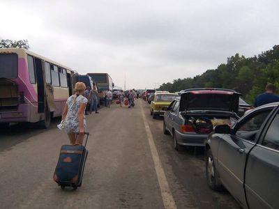 Дорога в Донецк и обратно: перекладные, шутник-одессит на блокпосте, очередь за горизонт