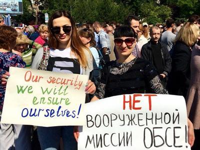 В Донецке вышли медики, шахтёры, преподаватели, а трактористов забыли - в сети троллят ДНРовский митинг против вооруженной миссии ОБСЕ