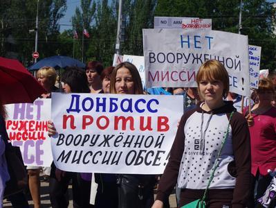 "Такого массового завоза митингующих не было даже в худшие совковые года" - ДНРовцы похвастались, что "согнали" 60 тысяч человек на митинг против миротворцев ОБСЕ (ФОТО)