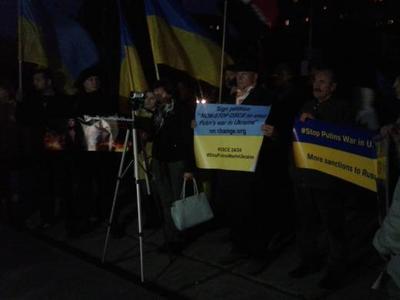 "Марионетки Путина - вон из Украины" - в Мариуполе прошел митинг-протест и молебен за Украину