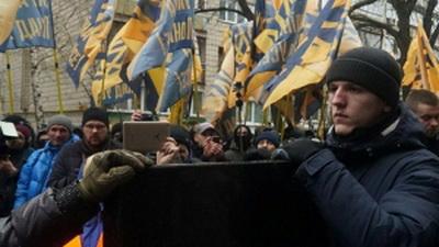 Бойцы АТО «прогулялись» по Киеву. От президента потребовали дать ответы на важные вопросы