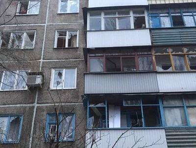 В Авдеевке начали ремонтировать дома, поврежденные во время вчерашнего обстрела