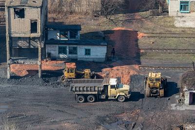На Донбассе затапливается работающая шахта