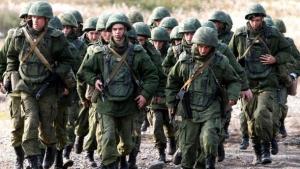 Россия готовится к войне и отправляет войска в охваченную протестами страну