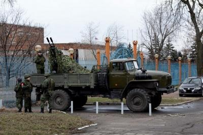 Главаря «ДНР» Пушилина в центре Донецка охраняла тяжелая техника и вооруженные боевики «ДНР»