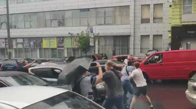 В Киеве неизвестные напали на Порошенко. ВИДЕО