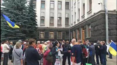 «Зеленский, выходи!»: новый «Майдан» разгорается на Банковой, слышны крики, кадры бунта