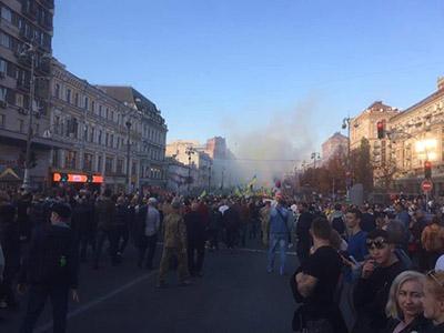 В Киеве проходит масштабный марш против капитуляции