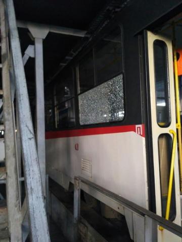 В Киеве обстреляли скоростной трамвай с пассажирами: жертв удалось избежать чудом