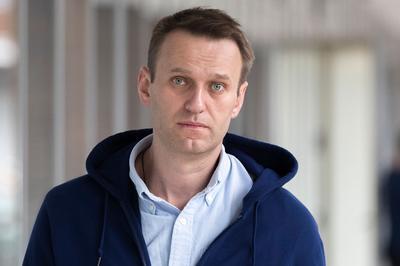 Навального вывели из комы