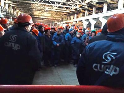 В оккупированном Харцизске рабочие завода "Силур" устроили забастовку