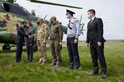 Зеленский с послами стран G7 и ЕС отправился на Донбасс