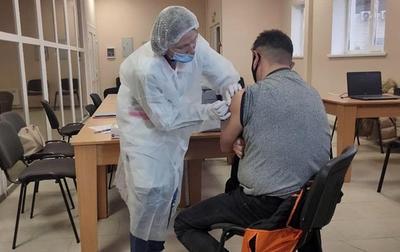 На КПВВ Чонгар и Каланчак открылись пункты вакцинации от коронавируса