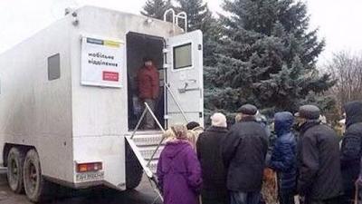 Мобильные подразделения Ощадбанка на Донбассе возобновили работу