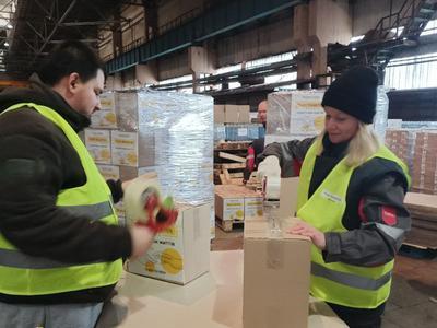 Фонд Ахметова отправил в Кривой Рог 10 тысяч продуктовых наборов для переселенцев