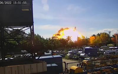 Зеленский показал видео попадания российской ракеты по ТЦ в Кременчуге (ВИДЕО)