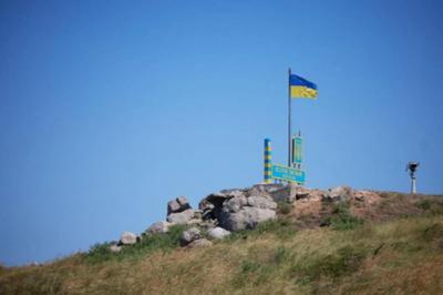 На острове Змеиный установлен флаг Украины