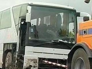 В России двухъярусный автобус опрокинулся из-за тумана