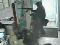 Ограбление банка в Донецке. Появилась съемка камер наблюдения (ВИДЕО)