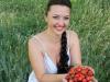 Анна Михальцова угощает любимой Приусадебной черешней: «Попробуйте, как вкусно!»