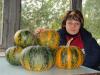 Дончанка Марина Новохацкая гордится урожаем любимого сорта тыквы Бессемянная.