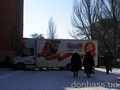 В Донецке избирателей заманивают... колбасой