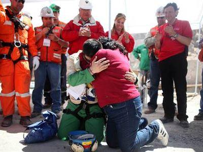 Многострадальные чилийские шахтеры решили массово жениться