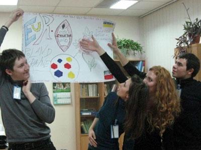 Студенты факультета иностранных языков и физики ДонНУ разрабатывают план презентации Донецка зарубежным гостям.  