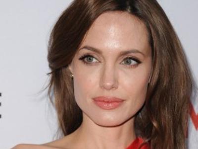 Увидела свет скандальная книга об Анджелине Джоли