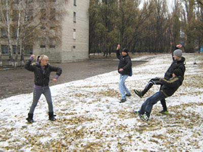 А школьники Красноармейска рады - они уже успели провести «снежную битву».