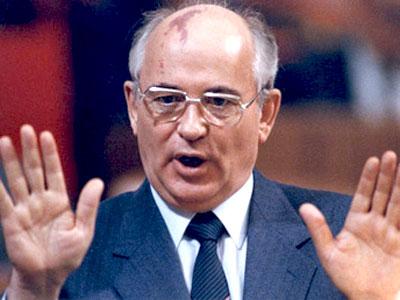 Горбачев убежден, что в отсутствии "аншлага" на параде в Москве виноват Обама 