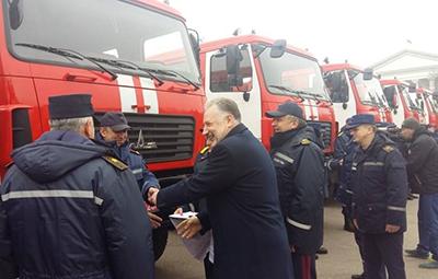 Торжественная передача пожарно-спасательных машин для подразделений Главного управления  государственной службы Украины по чрезвычайным ситуациям в Донецкой области.