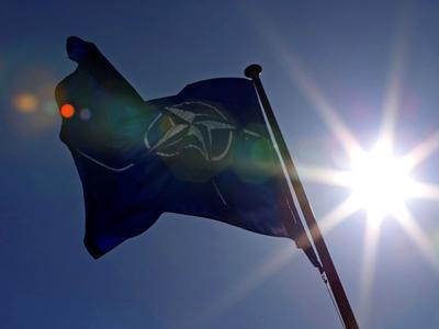 В НАТО заявляют, что необходимо применять "гибридное сдерживание" России