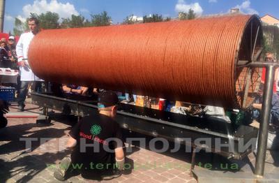 В Тернополе изготовили 500-метровую колбасу
