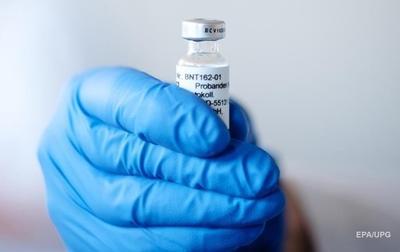 Pfizer начала поставки вакцины от короновируса на склады в США и Европе