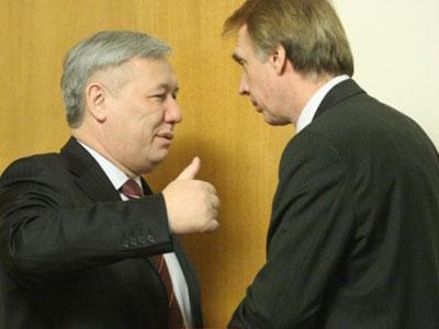 Министр обороны Юрий Ехануров и глава МИД Владимир Огрызко, хоть и относятся к президентской квоте, тоже могут попасть под раздачу.