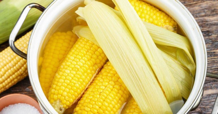 скільки-часу-варити-кукурудзу