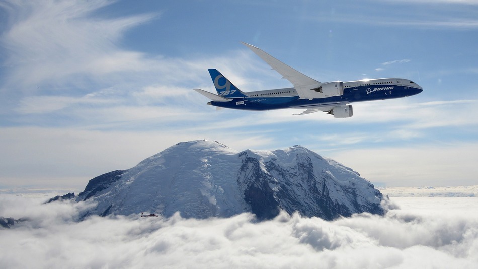 чому-літак-що-летить-на-великій-висоті
